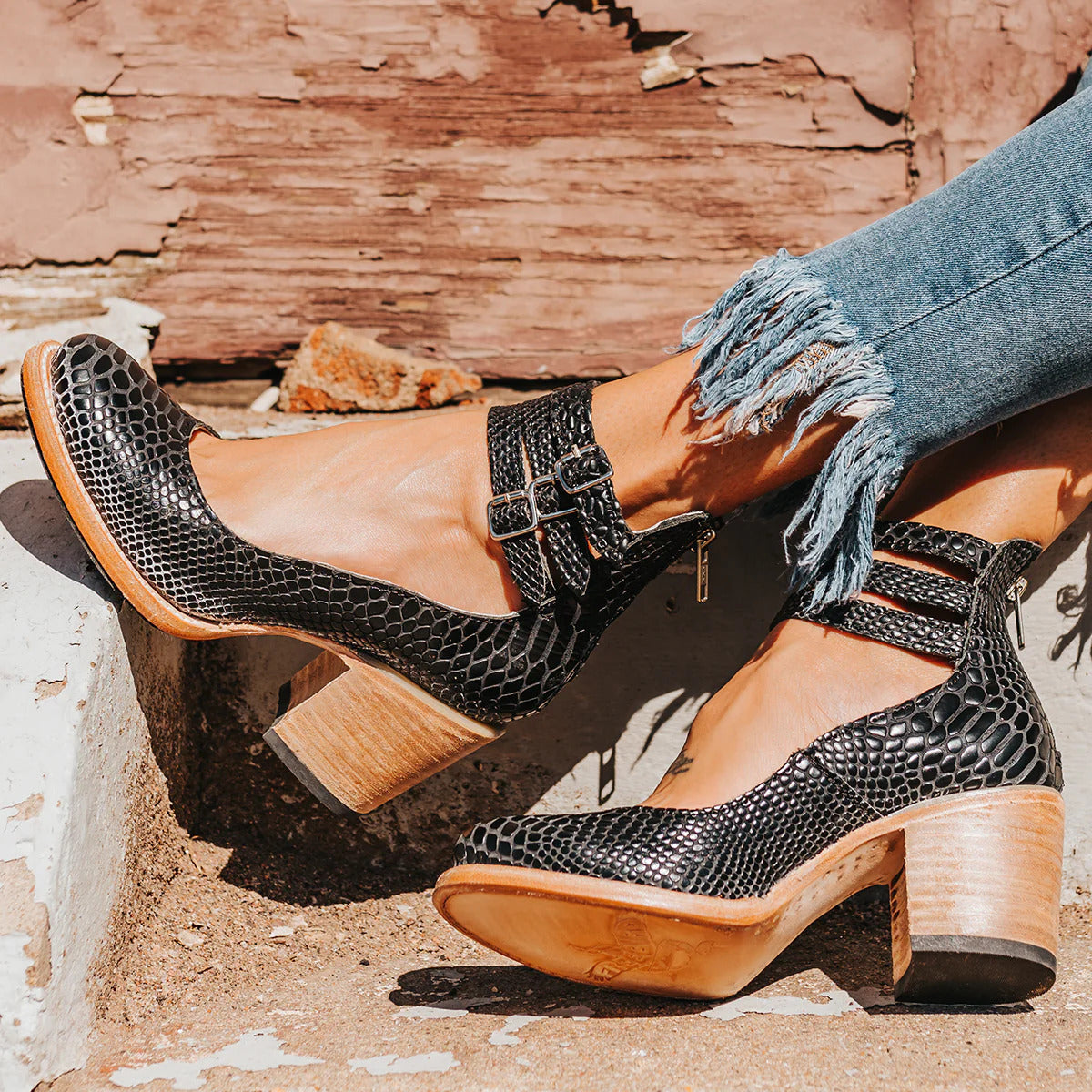Ginevra - Multi-strap pumps with a chunky heel